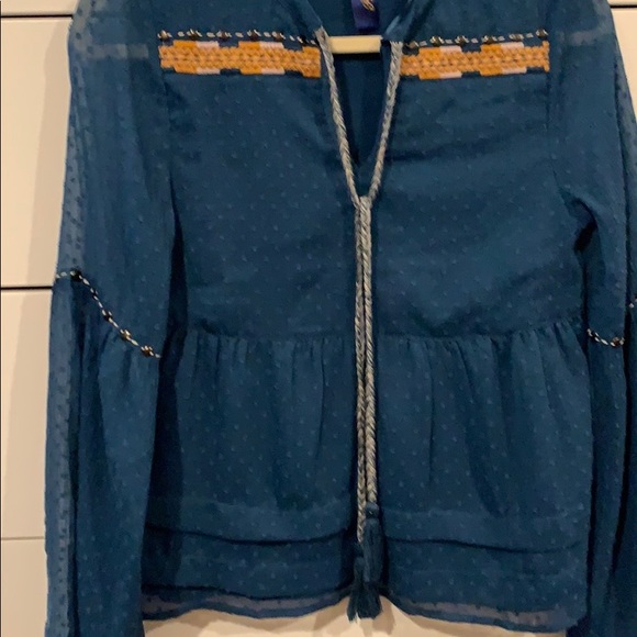 Feminine sheer sleeve blouse - Picture 4 of 4